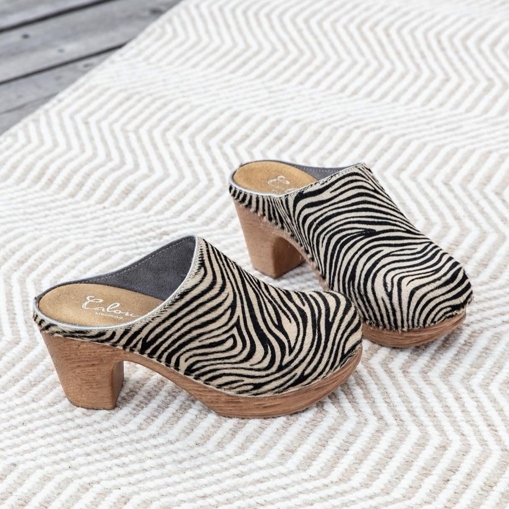 ISO Calou Zebra Clogs Size 38